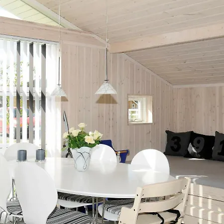 Nyaraló Three-bedroom Holiday In 1