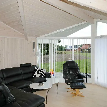 Nyaraló Three-bedroom Holiday In 1 Hovborg