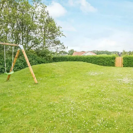 Three-bedroom Holiday In 1 *